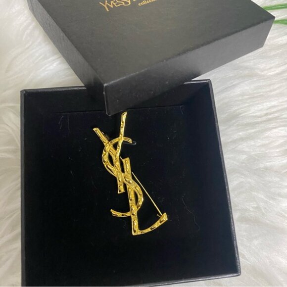 Gold Designer Brooch - Picture 1 of 6